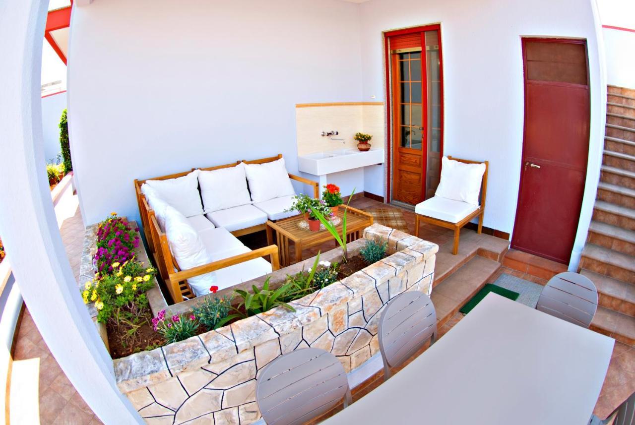 Perrone Apartments ทริกาเซ ภายนอก รูปภาพ